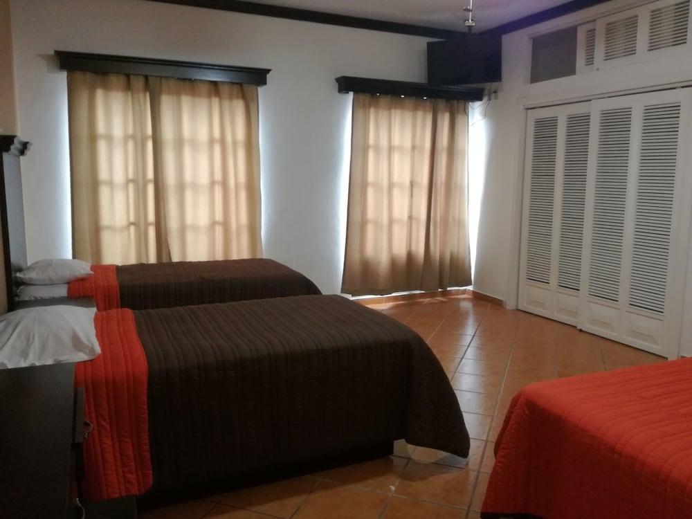 Hotel Y Plaza Jalpan Kültér fotó